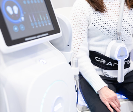 当社で用いられている新の電磁パルス刺激マシン